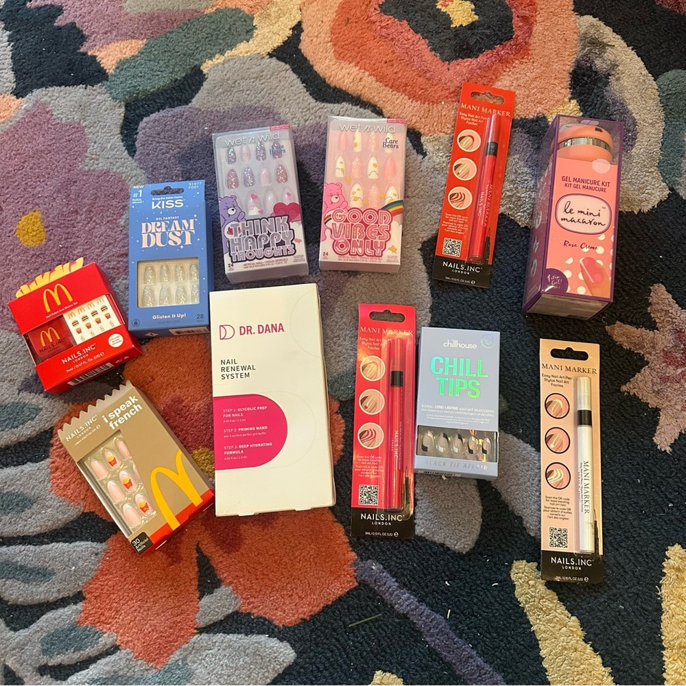 NWT Nail & manicure set - fun nail accessories & press on nails